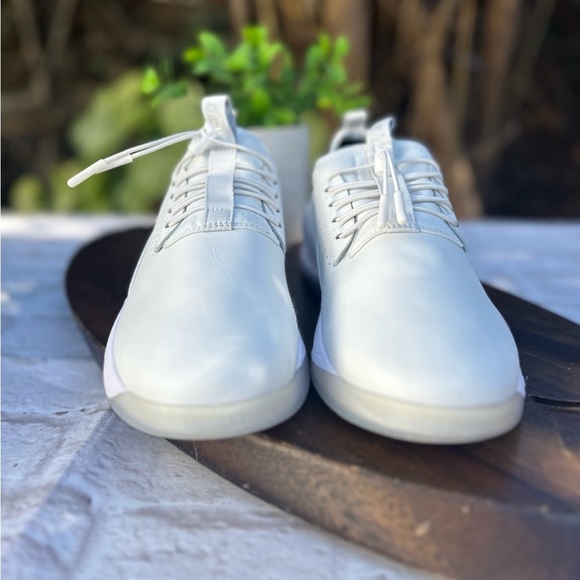 CLOVE NURSE SHOES new  Brilliant white size Women 8.5 - Picture 1 of 15